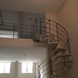 4- Corrimão em ferro fita