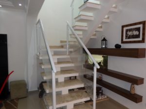 Escada U com viga central - Casa da Escada